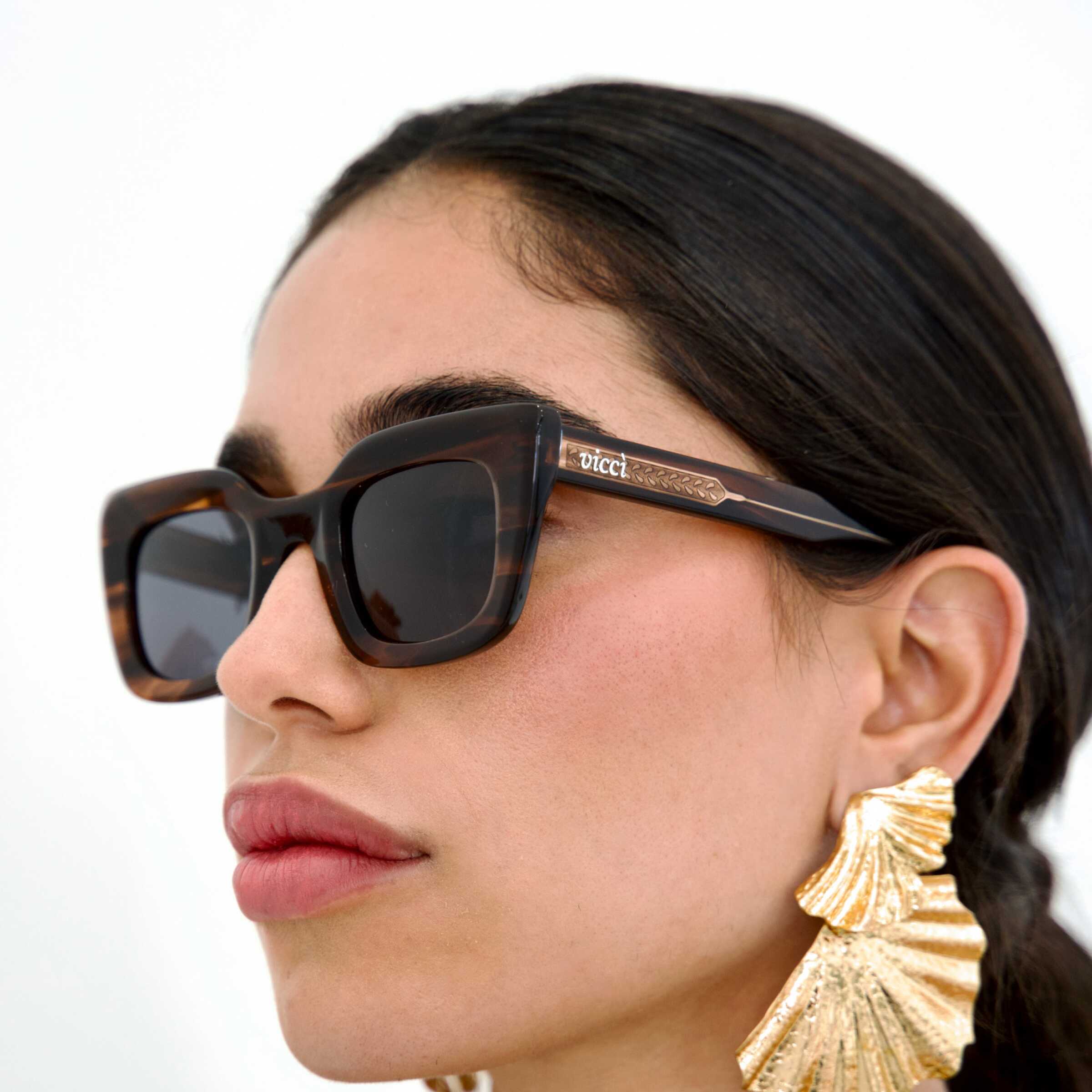 Sofia Sunglasses – Bold, Oversized Style | Vicci Eyewear display picture 3