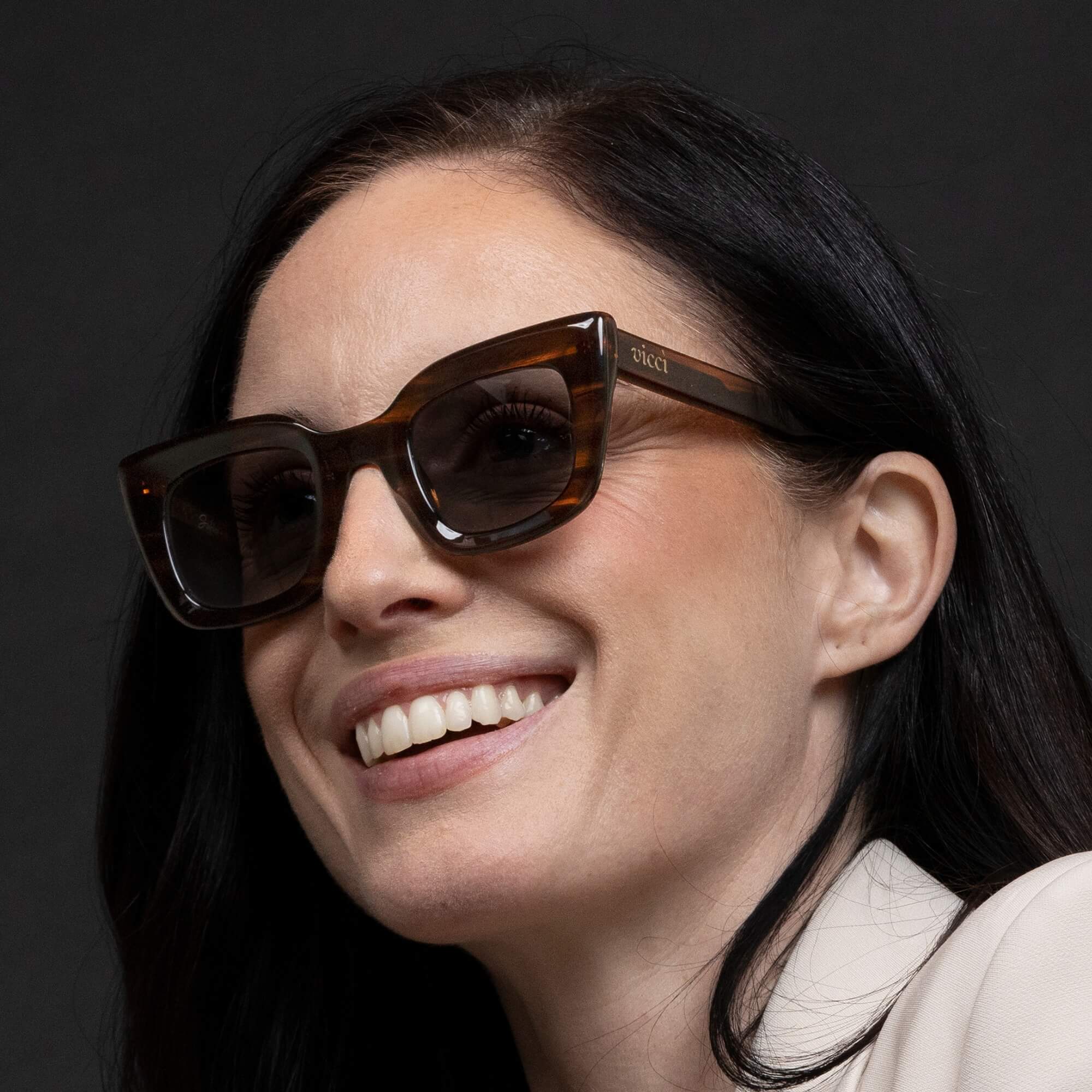 Sofia Sunglasses – Bold, Oversized Style | Vicci Eyewear display picture 1